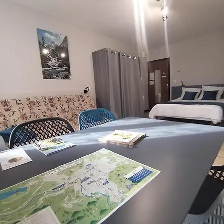 - Latre Location Λούρδη