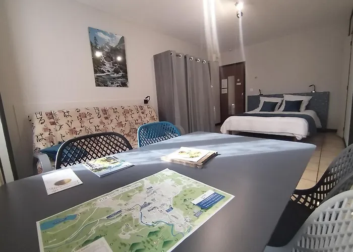 - Latre Location Λούρδη